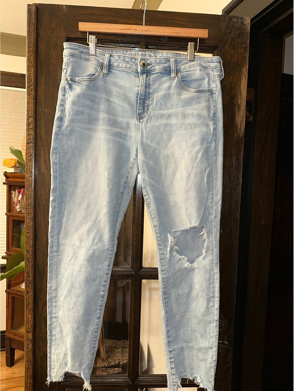 American eagle distressed denim jeans